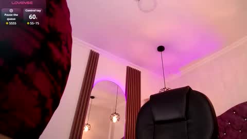 amara_davis1 online show from 09/09/25, 12:05