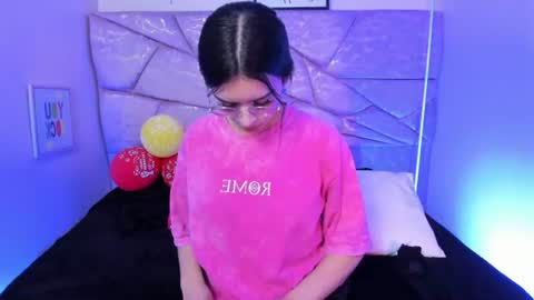 Snapshot of amara_velle chatting on 06/30/26, 12:17 amara velle online show from 06/30/26, 12:17
