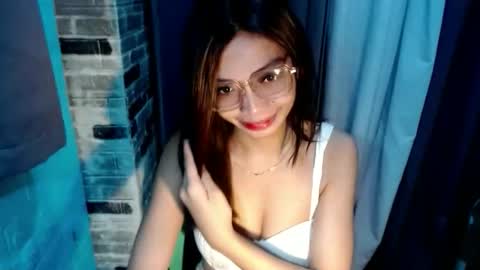 Snapshot of amarabellax chatting on 05/24/26, 01:10 BELLA online show from 05/24/26, 01:10
