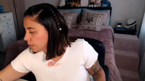 Snapshot of amarat_jolie chatting on 06/11/26, 05:33 Mila online show from 06/11/26, 05:33