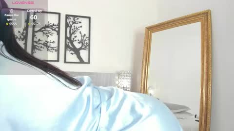Snapshot of amaravelez chatting on 02/05/25, 02:37 Amara online show from 02/05/25, 02:37