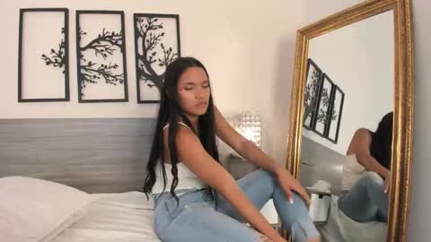 Snapshot of amaravelez chatting on 02/14/25, 06:51 Amara online show from 02/14/25, 06:51