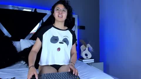 Snapshot of amarettho chatting on 01/17/25, 04:04 Emily online show from 01/17/25, 04:04