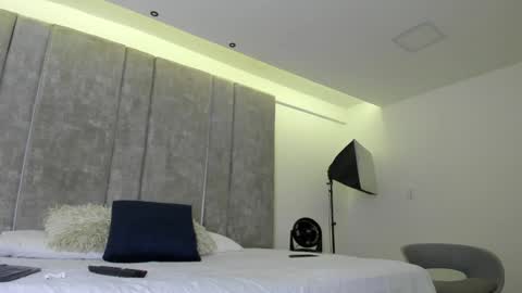 Snapshot of amarettho chatting on 01/23/25, 10:43 Emily online show from 01/23/25, 10:43