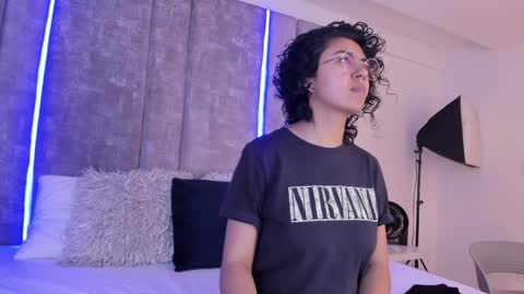 Snapshot of amarettho chatting on 01/23/25, 02:28 Emily online show from 01/23/25, 02:28