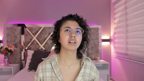 Snapshot of amarettho chatting on 01/28/25, 04:30 Emily online show from 01/28/25, 04:30