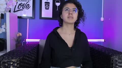 Snapshot of amarettho chatting on 01/31/25, 02:39 Emily online show from 01/31/25, 02:39