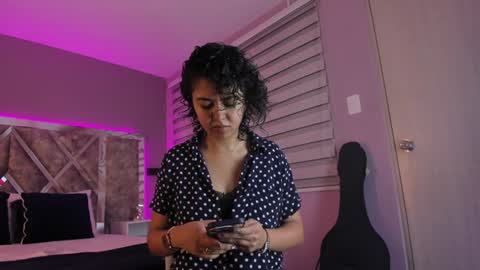 Snapshot of amarettho chatting on 02/01/25, 11:21 Emily online show from 02/01/25, 11:21