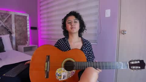 Snapshot of amarettho chatting on 02/01/25, 05:37 Emily online show from 02/01/25, 05:37