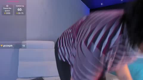 Snapshot of amarettho chatting on 02/03/25, 02:13 Emily online show from 02/03/25, 02:13