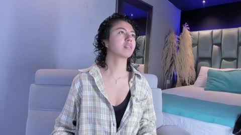 Snapshot of amarettho chatting on 02/06/25, 11:10 Emily online show from 02/06/25, 11:10