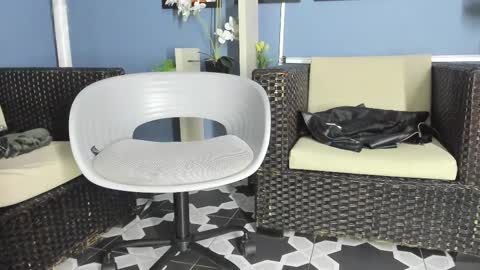 Snapshot of amarettho chatting on 02/09/25, 11:04 Emily online show from 02/09/25, 11:04