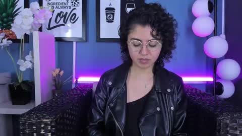 Snapshot of amarettho chatting on 02/09/25, 05:22 Emily online show from 02/09/25, 05:22