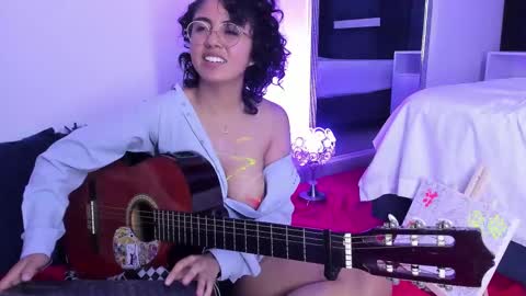 Snapshot of amarettho chatting on 02/13/25, 05:44 Emily online show from 02/13/25, 05:44