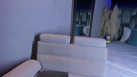 Snapshot of amarettho chatting on 02/23/25, 11:00 Emily online show from 02/23/25, 11:00