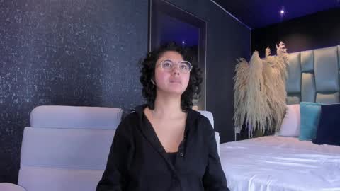 Snapshot of amarettho chatting on 03/08/25, 03:45 Emily online show from 03/08/25, 03:45