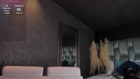 Snapshot of amarettho chatting on 03/10/25, 11:53 Emily online show from 03/10/25, 11:53