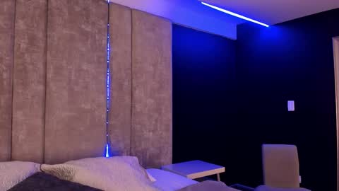 Snapshot of amarettho chatting on 09/11/25, 11:21 Emily online show from 09/11/25, 11:21