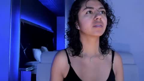 Snapshot of amarettho chatting on 09/15/25, 11:21 Emily online show from 09/15/25, 11:21