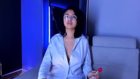 Snapshot of amarettho chatting on 09/18/25, 03:14 Emily online show from 09/18/25, 03:14