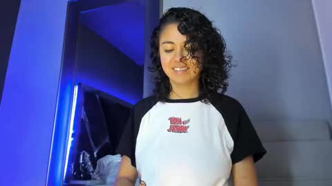 Snapshot of amarettho chatting on 09/22/25, 11:12 Emily online show from 09/22/25, 11:12