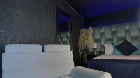 Snapshot of amarettho chatting on 09/23/25, 11:57 Emily online show from 09/23/25, 11:57