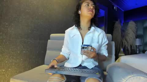 Snapshot of amarettho chatting on 10/08/25, 11:19 Emily online show from 10/08/25, 11:19