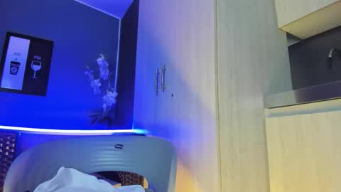 Snapshot of amarettho chatting on 10/22/25, 12:16 Emily online show from 10/22/25, 12:16