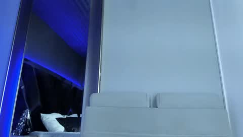 Snapshot of amarettho chatting on 11/16/25, 12:11 Emily online show from 11/16/25, 12:11