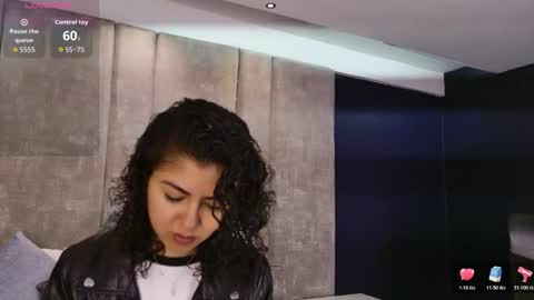 Snapshot of amarettho chatting on 11/24/25, 11:32 Emily online show from 11/24/25, 11:32