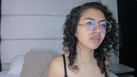 Snapshot of amarettho chatting on 06/03/26, 02:33 Emily online show from 06/03/26, 02:33