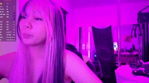Snapshot of amateuroras chatting on 06/14/26, 08:05 leash online show from 06/14/26, 08:05