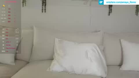 Snapshot of amaya_floress chatting on 10/18/25, 09:37 amaya_floress online show from 10/18/25, 09:37