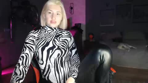 Snapshot of amayamalina chatting on 12/08/24, 06:11 Malina online show from 12/08/24, 06:11