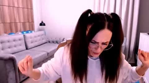 Izza online show from 10/29/25, 02:19