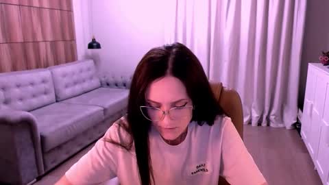 Snapshot of amazingeyes89 chatting on 04/19/26, 01:21 Izza online show from 04/19/26, 01:21