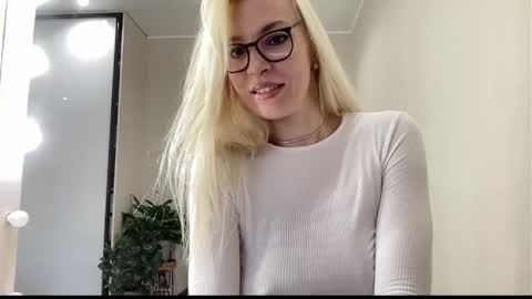 Kelly online show from 04/19/26, 07:51