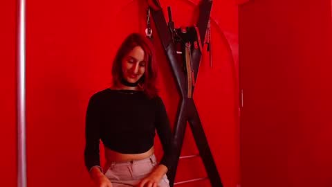 ambar_roux1 online show from 02/11/25, 09:56