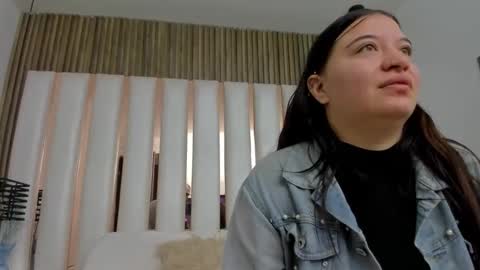 AmbarGills online show from 01/13/26, 01:05