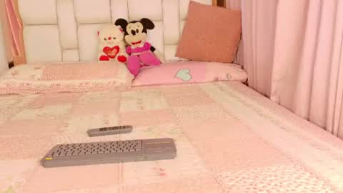 Snapshot of ambarrossi_ chatting on 06/15/26, 11:34 online show from 06/15/26, 11:34