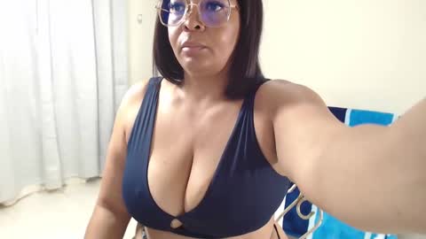 Snapshot of ambarsofhia chatting on 02/02/25, 02:27 Amber Sofhia online show from 02/02/25, 02:27