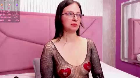 Snapshot of ambeerrwood_ chatting on 10/08/25, 12:47 . Amber Wood . online show from 10/08/25, 12:47