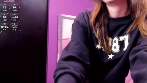 Snapshot of ambeerrwood_ chatting on 10/19/25, 11:44 . Amber Wood . online show from 10/19/25, 11:44