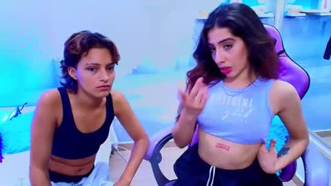 Snapshot of ambel_rose chatting on 05/17/26, 01:03 ambel_rose online show from 05/17/26, 01:03