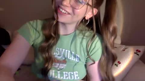 Snapshot of amberbunny1 chatting on 01/11/25, 01:32 Amber 3 online show from 01/11/25, 01:32