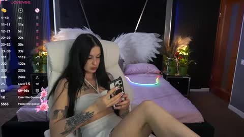 Snapshot of amberdismond chatting on 05/20/26, 05:57 Anna online show from 05/20/26, 05:57