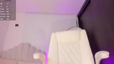 Snapshot of amberlewis_ chatting on 04/27/26, 04:32 Amber online show from 04/27/26, 04:32