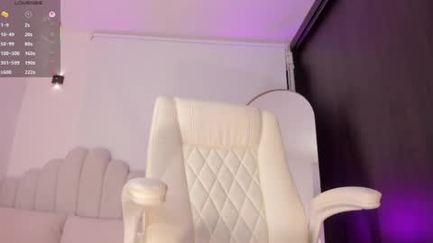 Snapshot of amberlewis_ chatting on 04/28/26, 02:27 Amber online show from 04/28/26, 02:27