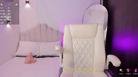Snapshot of amberlewis_ chatting on 05/31/26, 10:44 Amber online show from 05/31/26, 10:44