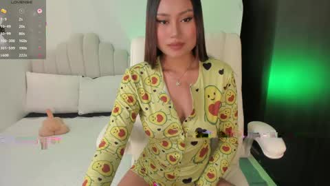 Snapshot of amberlewis_ chatting on 06/05/26, 10:59 Amber online show from 06/05/26, 10:59